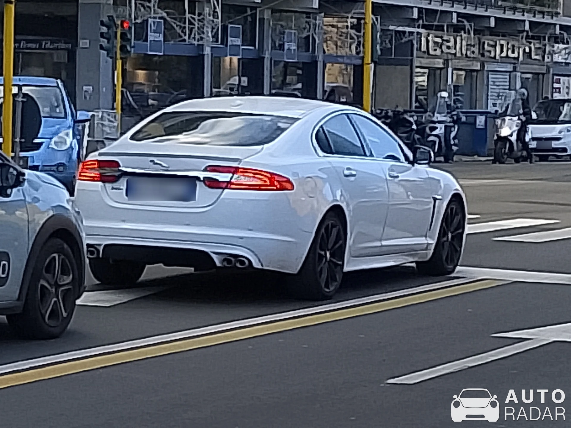 Jaguar XF LWB spotted in Roma