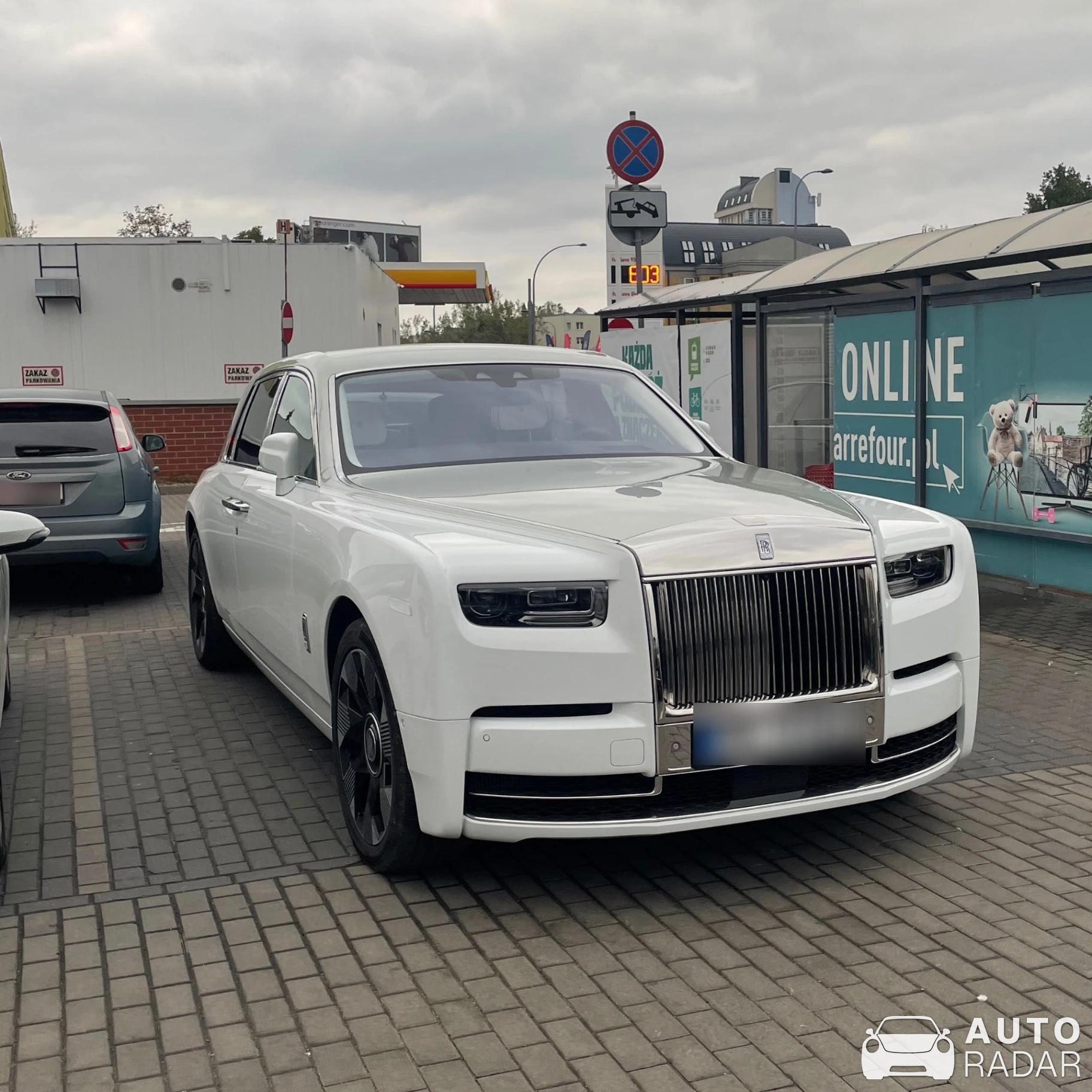 Rolls-Royce Phantom VIII EWB spotted in Warszawa, Poland