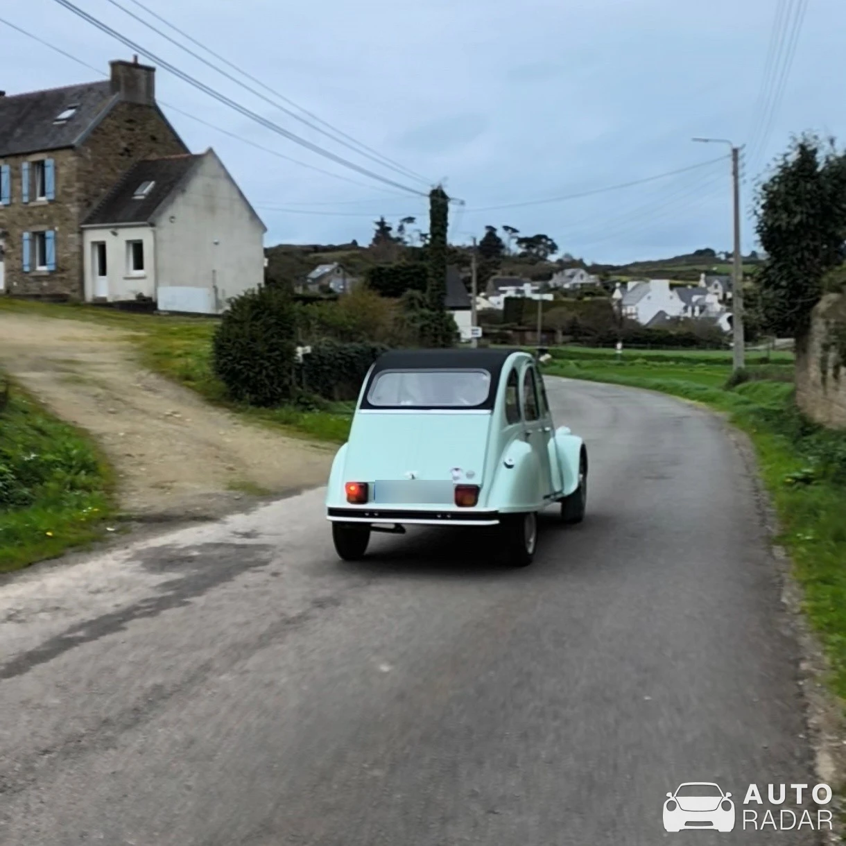 Citroën 2CV6 Special spotted in Plouezoc'h