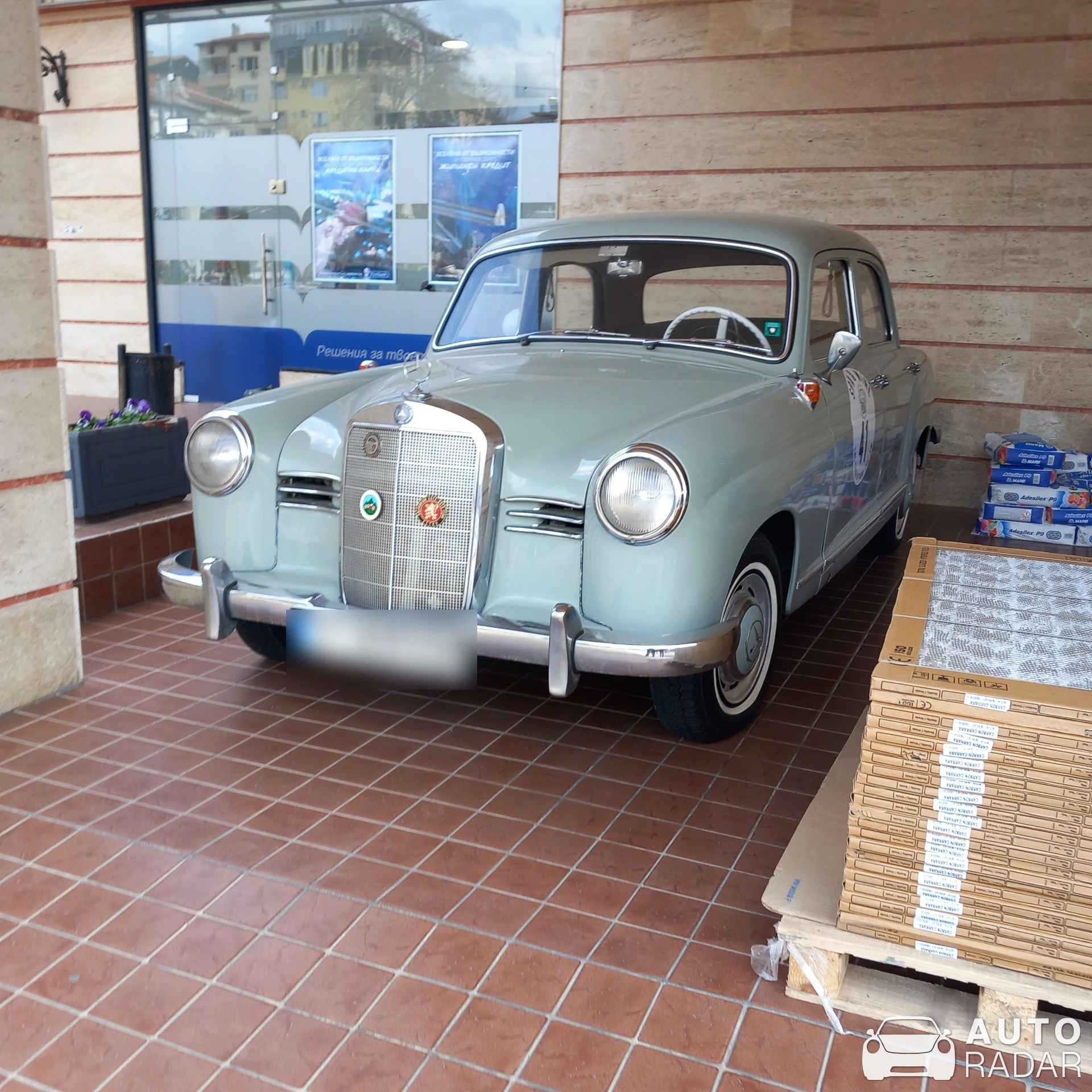 Mercedes 190 Ponton spotted in Sandanski