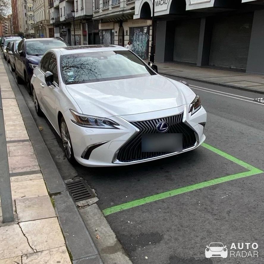 Lexus GS spotted in Logroño, España
