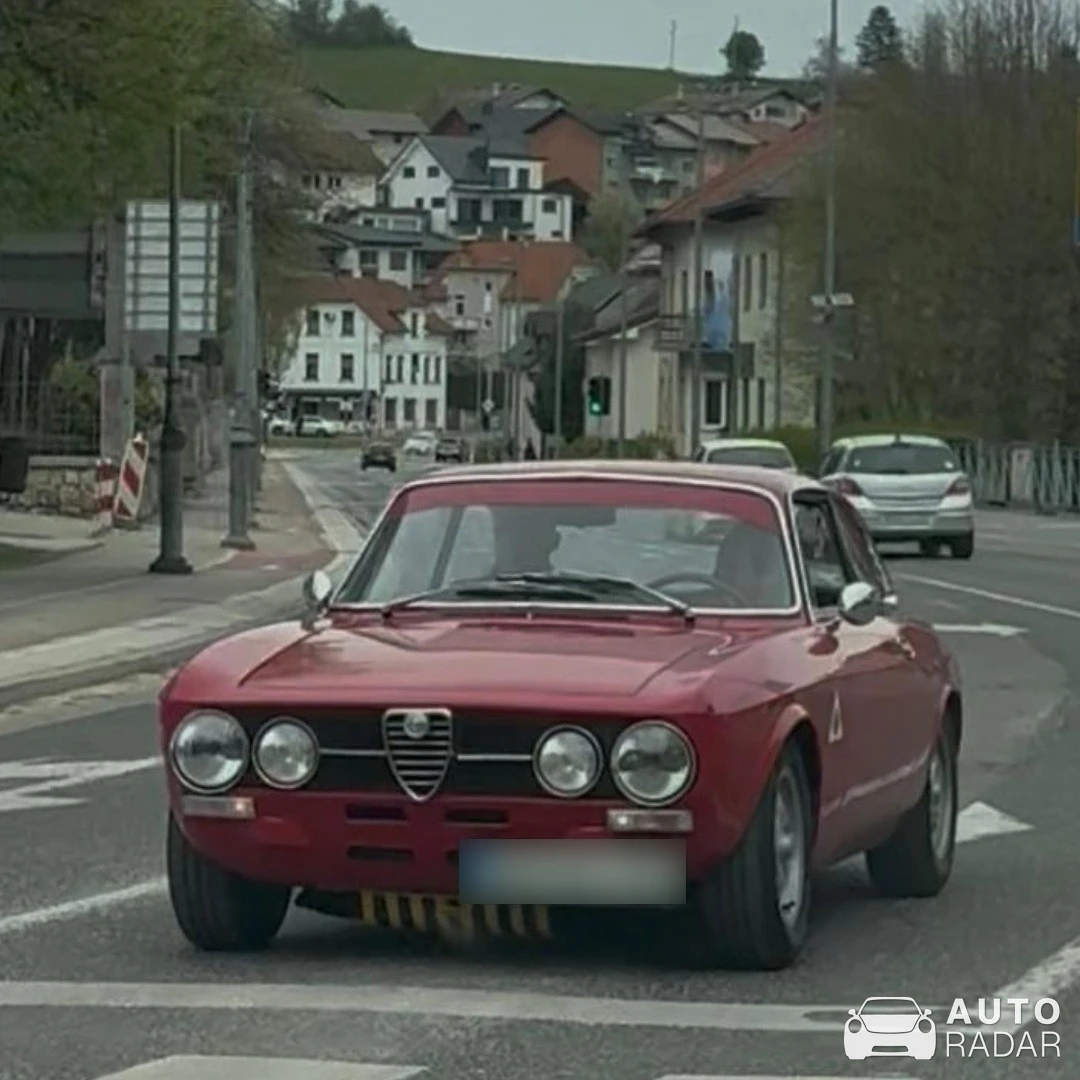 Alfa Romeo Giulia Sprint GT Veloce spotted in Škofja Loka