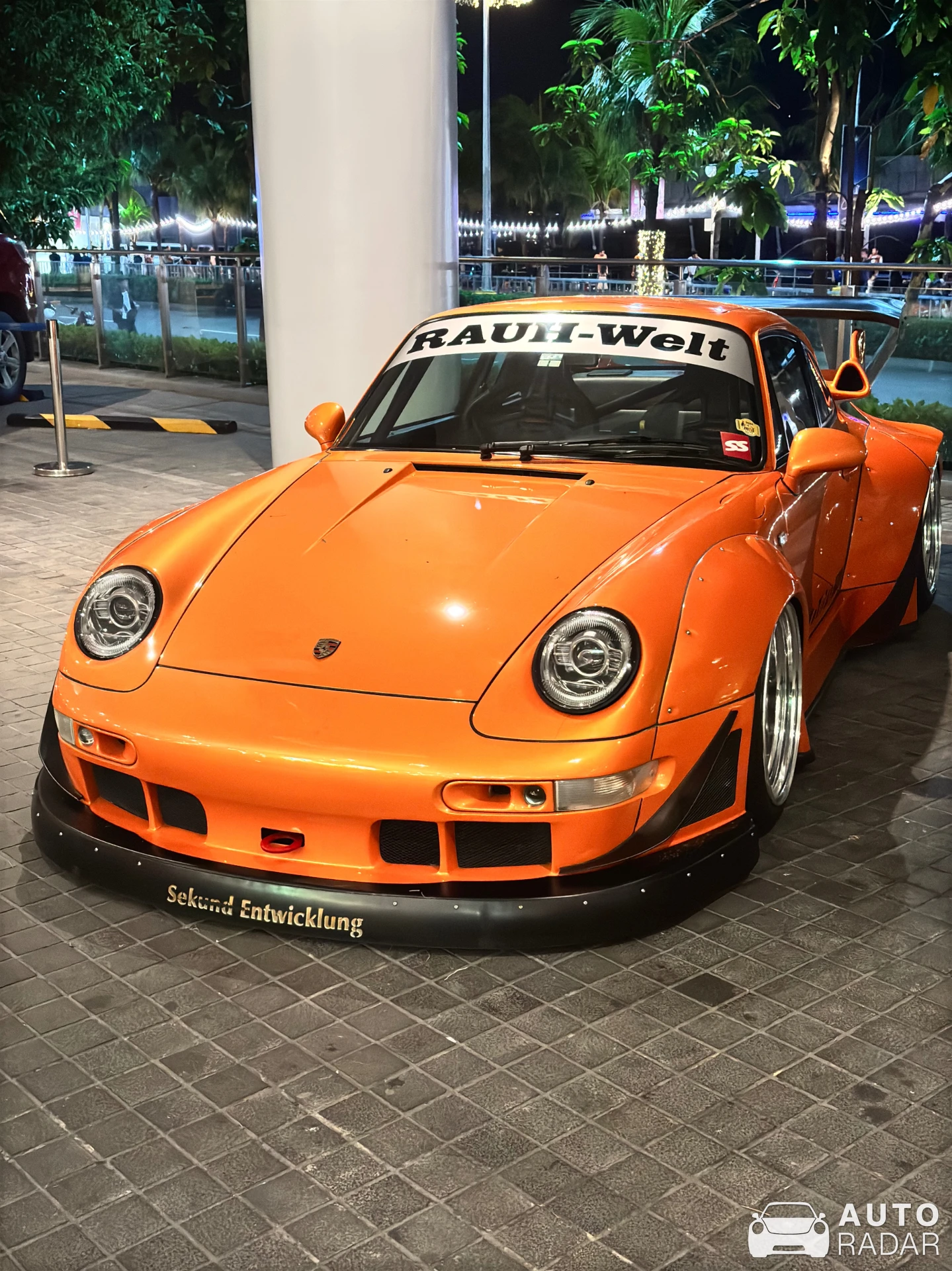 Porsche Rauh-Welt Begriff 993 spotted in Pasay, Philippines