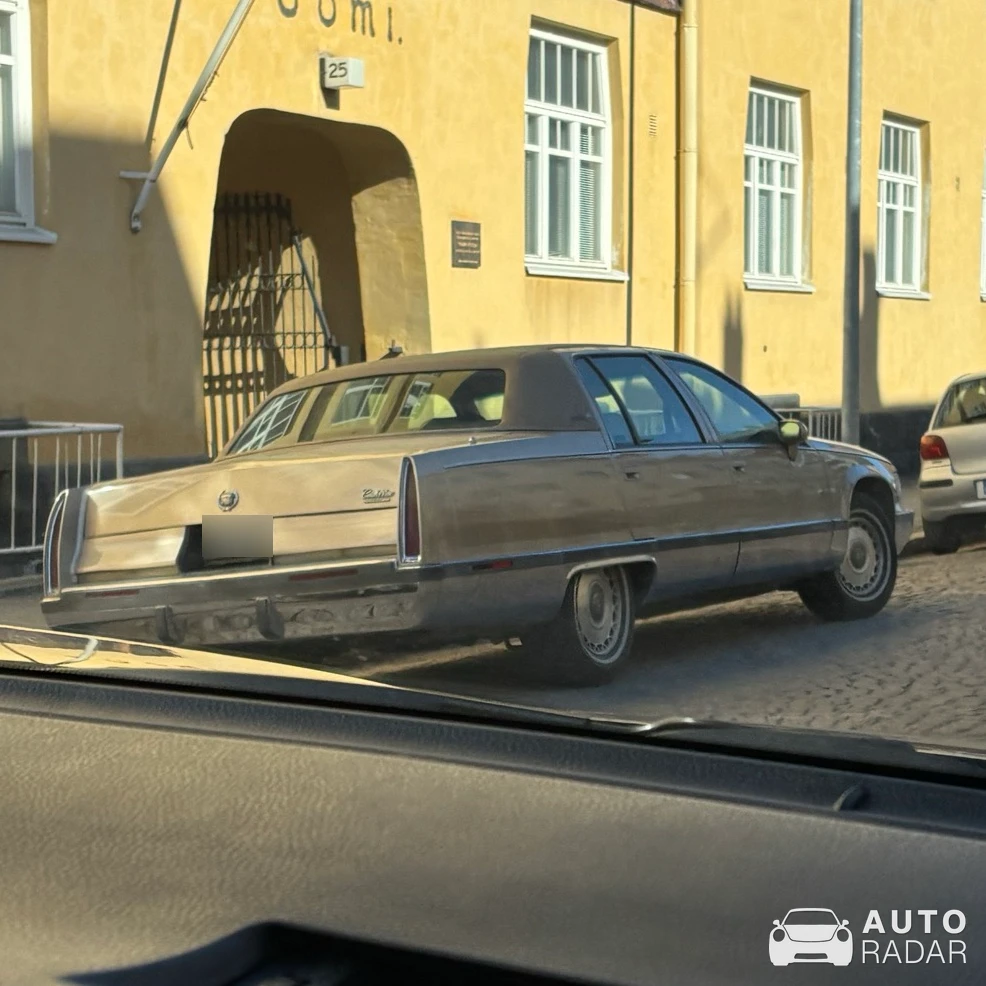 Cadillac Fleetwood Brougham spotted in Oulu