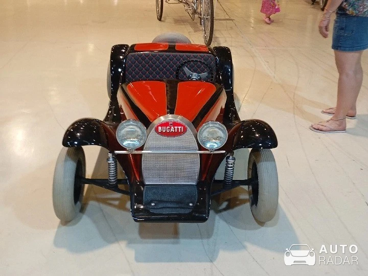 Bugatti Type 41 spotted in Liberdade, Brasil