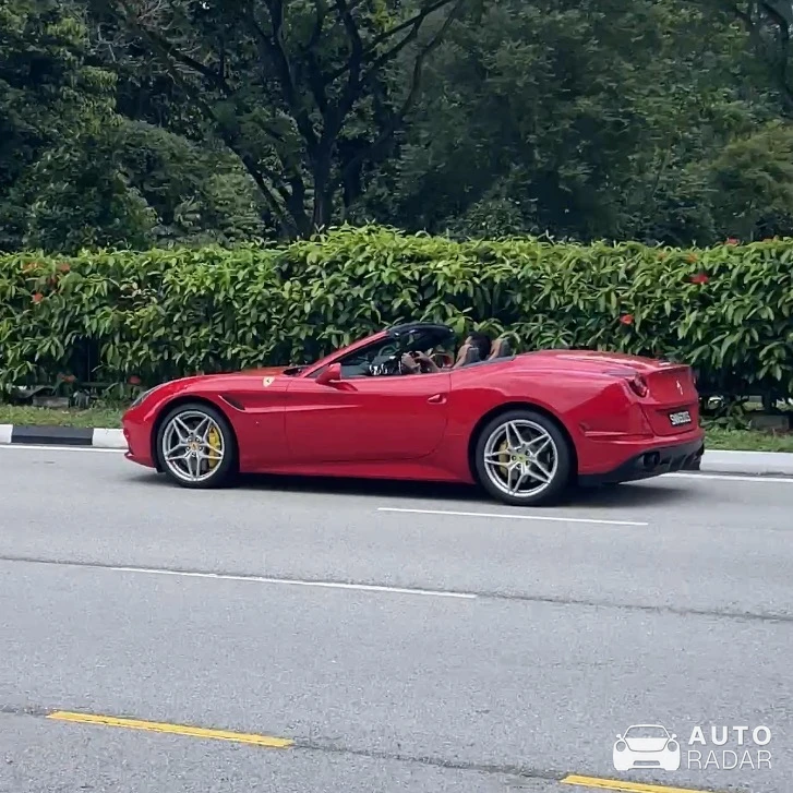 Ferrari California spotted in Singapore, Singapore
