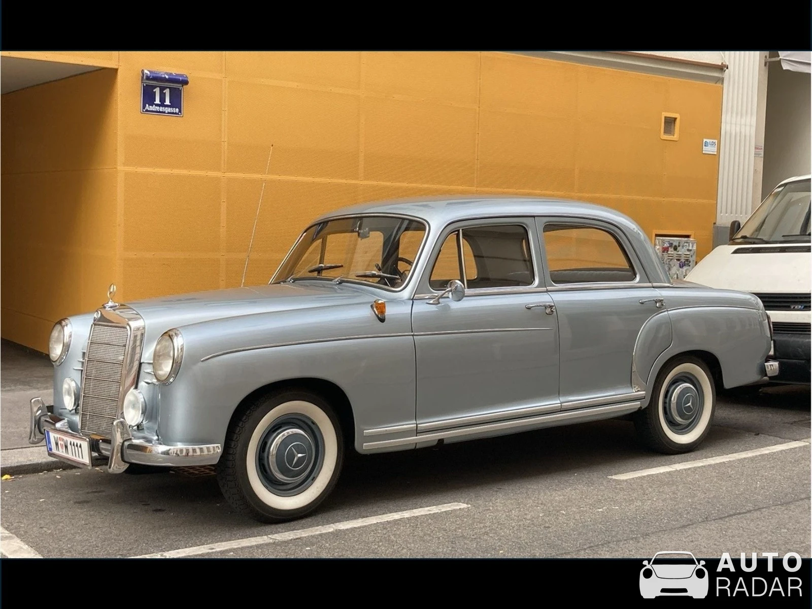 Mercedes 180 Ponton W120 spotted in Vienna