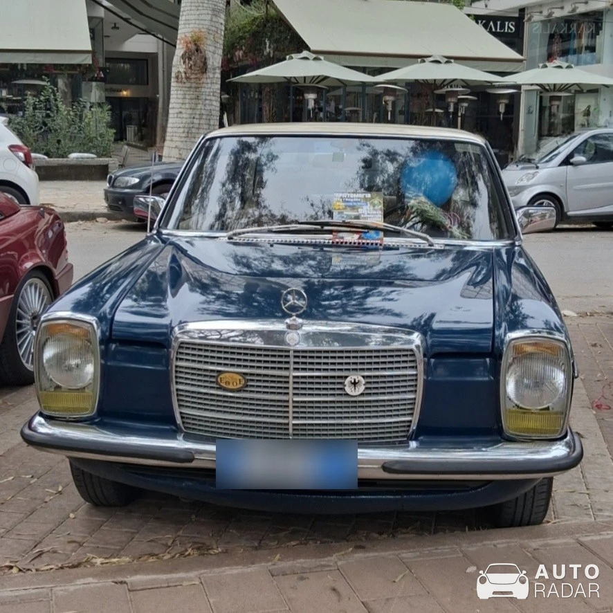 Mercedes-Benz 230 S spotted in Glyfada