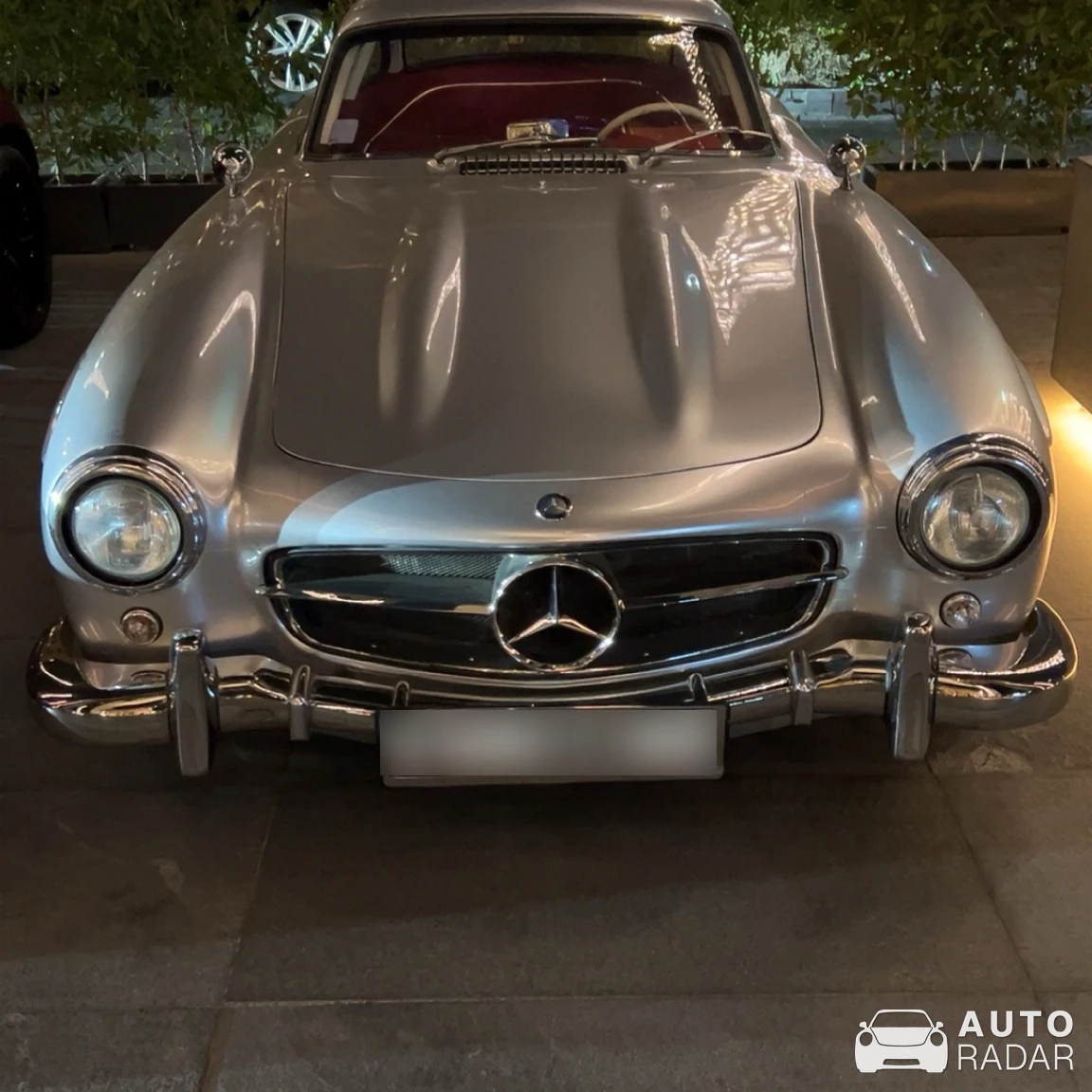 Mercedes-Benz 300SL Gullwing spotted in Dubai, United Arab Emirates