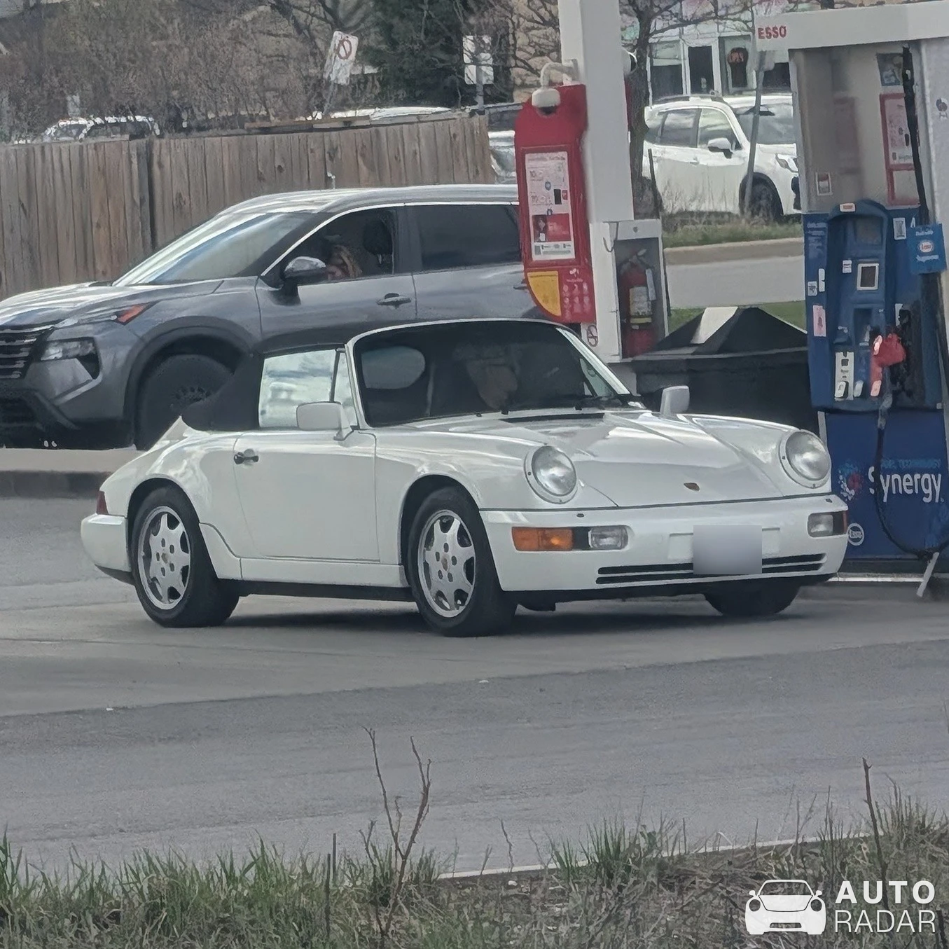 Porsche 964 Carrera 4 Cabriolet spotted in Carleton Place
