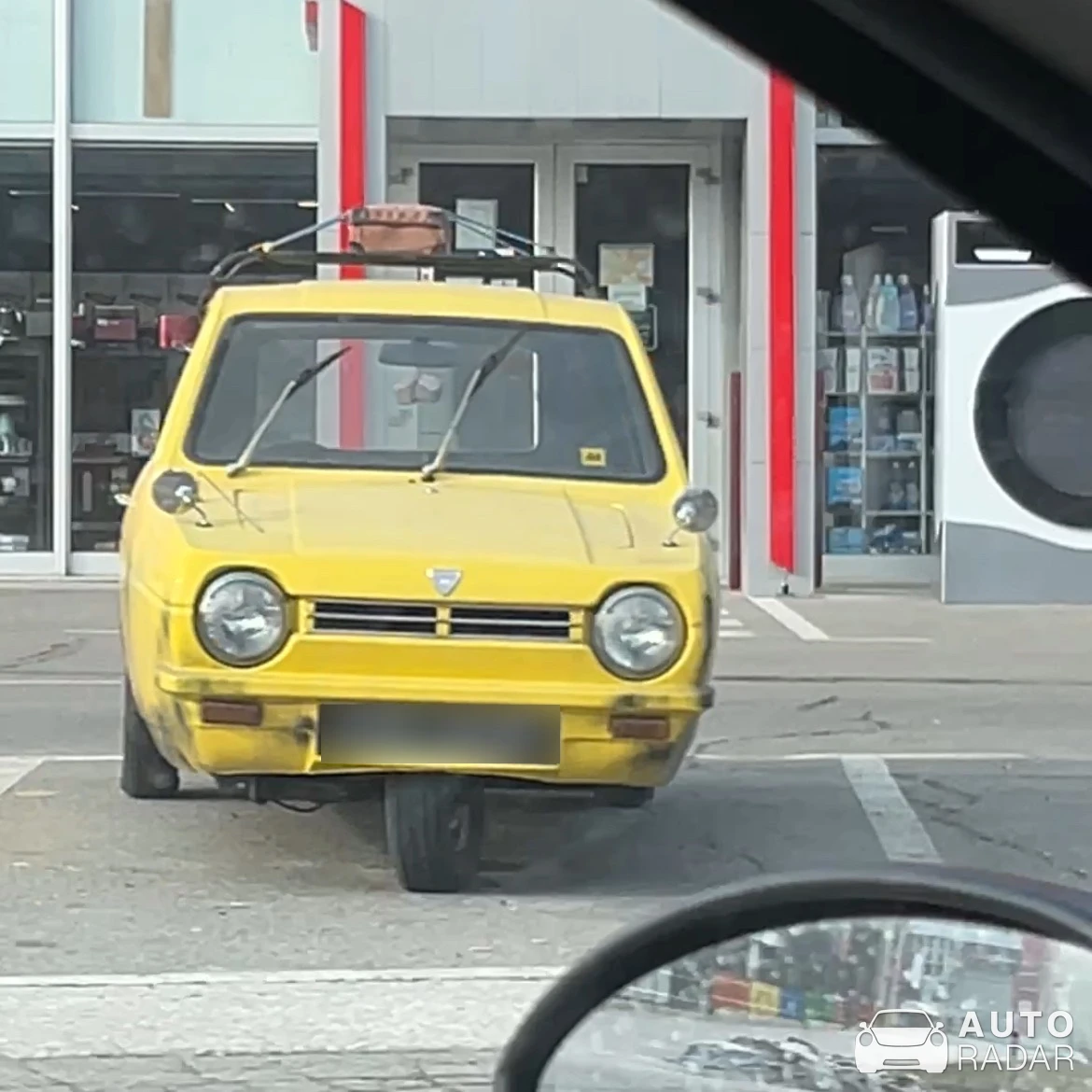 Reliant Robin MkI spotted in Hadžići, Bosnia and Herzegovina