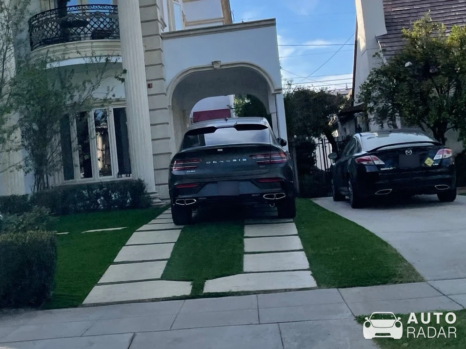 Genesis GV80 spotted in Beverly Hills