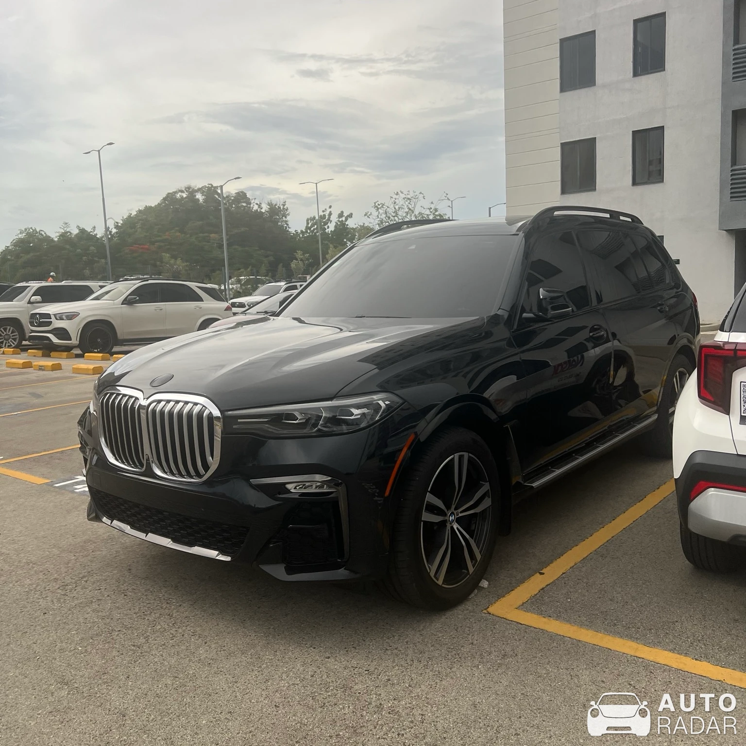 BMW X7 G07 spotted in Santiago de los Caballeros