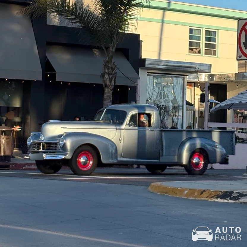 Hudson Super Six  spotted in Hermosa Beach