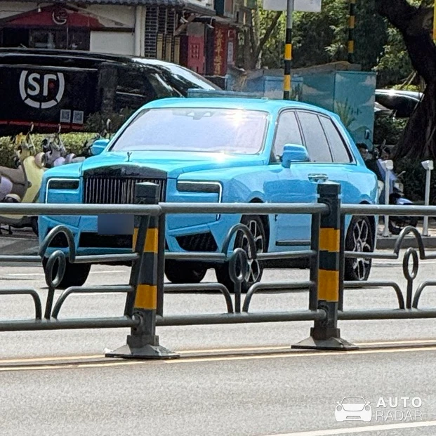 Rolls-Royce Cullinan Black Badge spotted in San Ya Shi