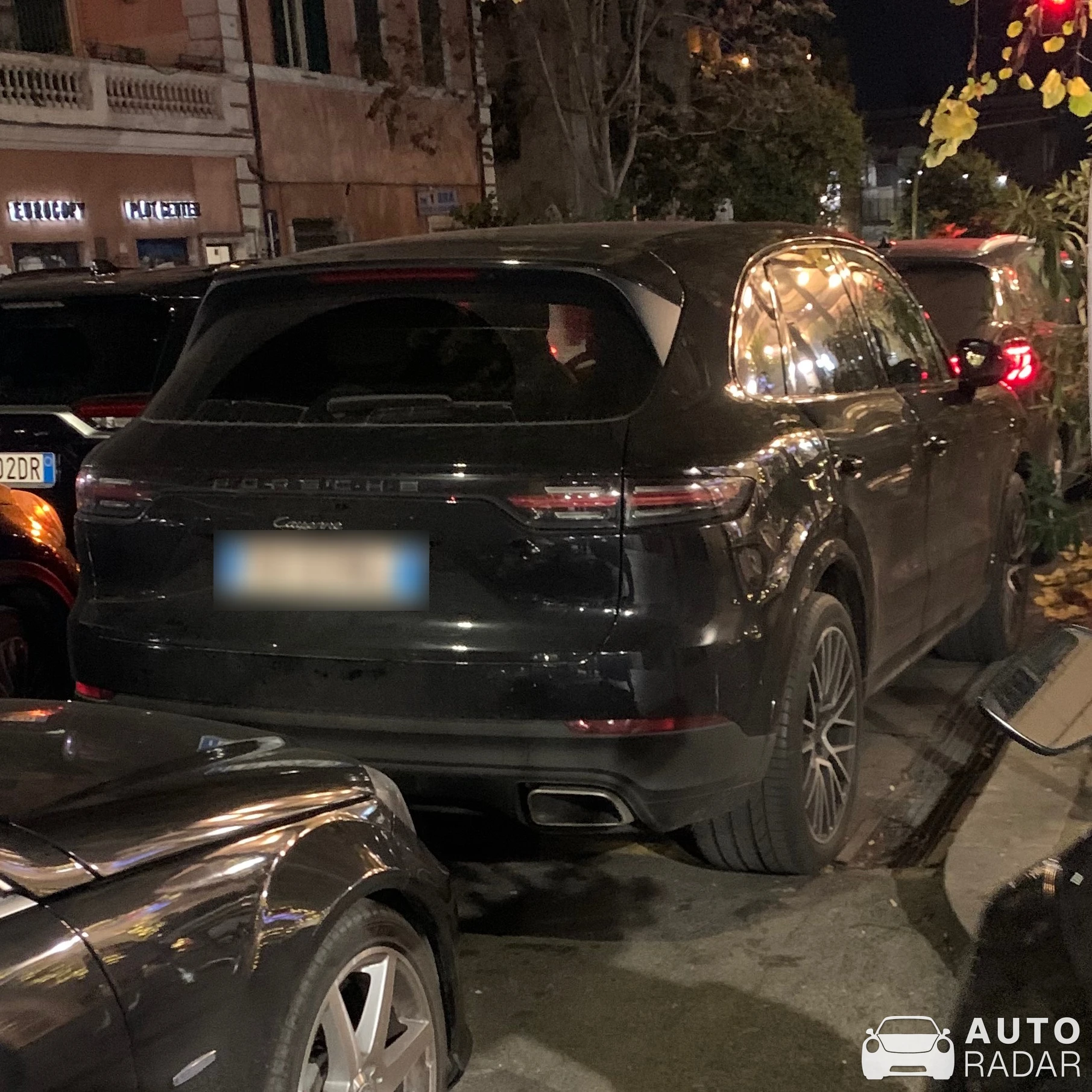 Porsche Cayenne spotted in Roma, Italy
