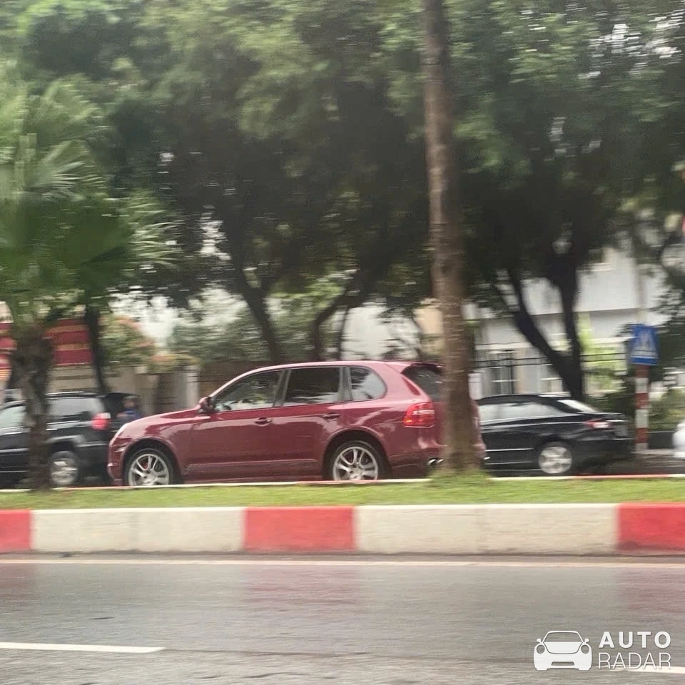 Porsche Cayenne GTS spotted in Cổ Nhuế 1, Việt Nam