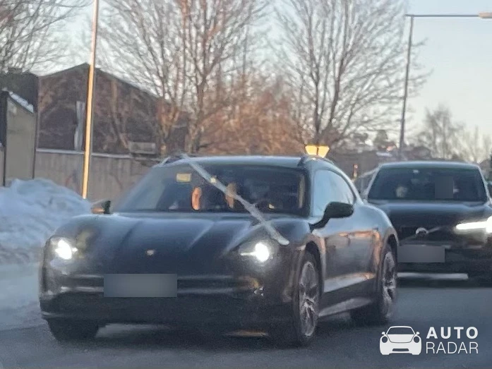 Porsche Taycan 4 Cross Turismo spotted in Trondheim, Norge