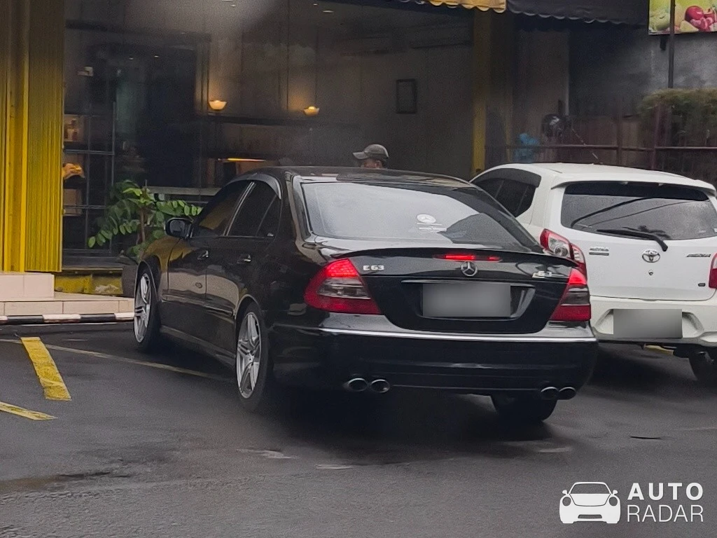 Mercedes-AMG E 63 W211 spotted in Jakarta