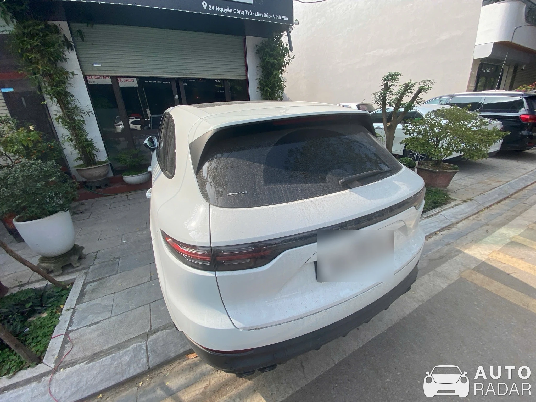 Porsche Cayenne spotted in Thành phố Vĩnh Yên, Việt Nam