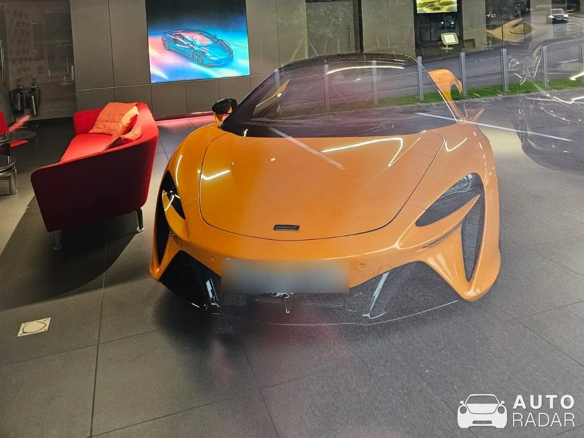 McLaren Artura MCL38 Edition spotted in Aldershot