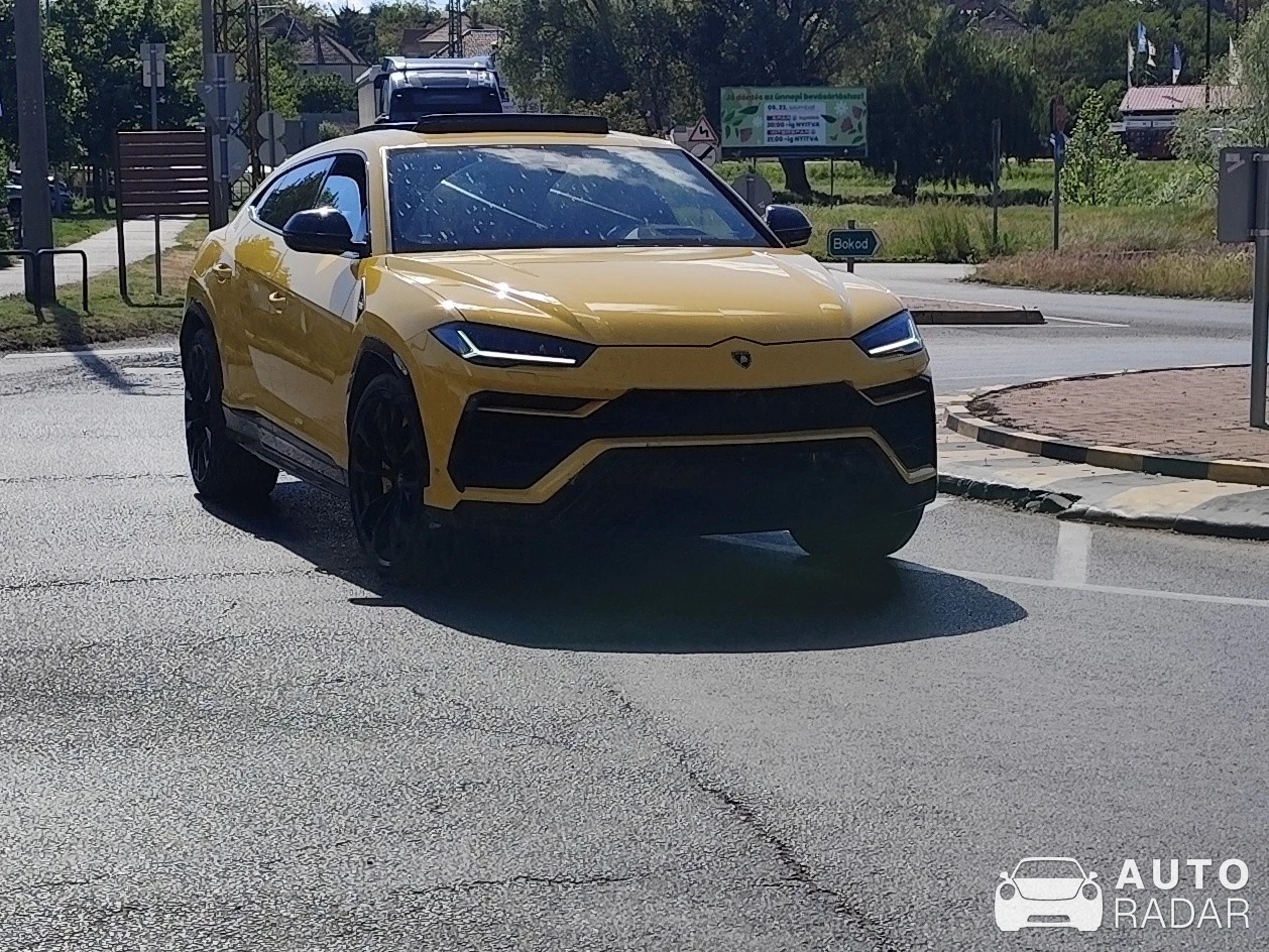 Lamborghini Urus spotted in Tatabánya