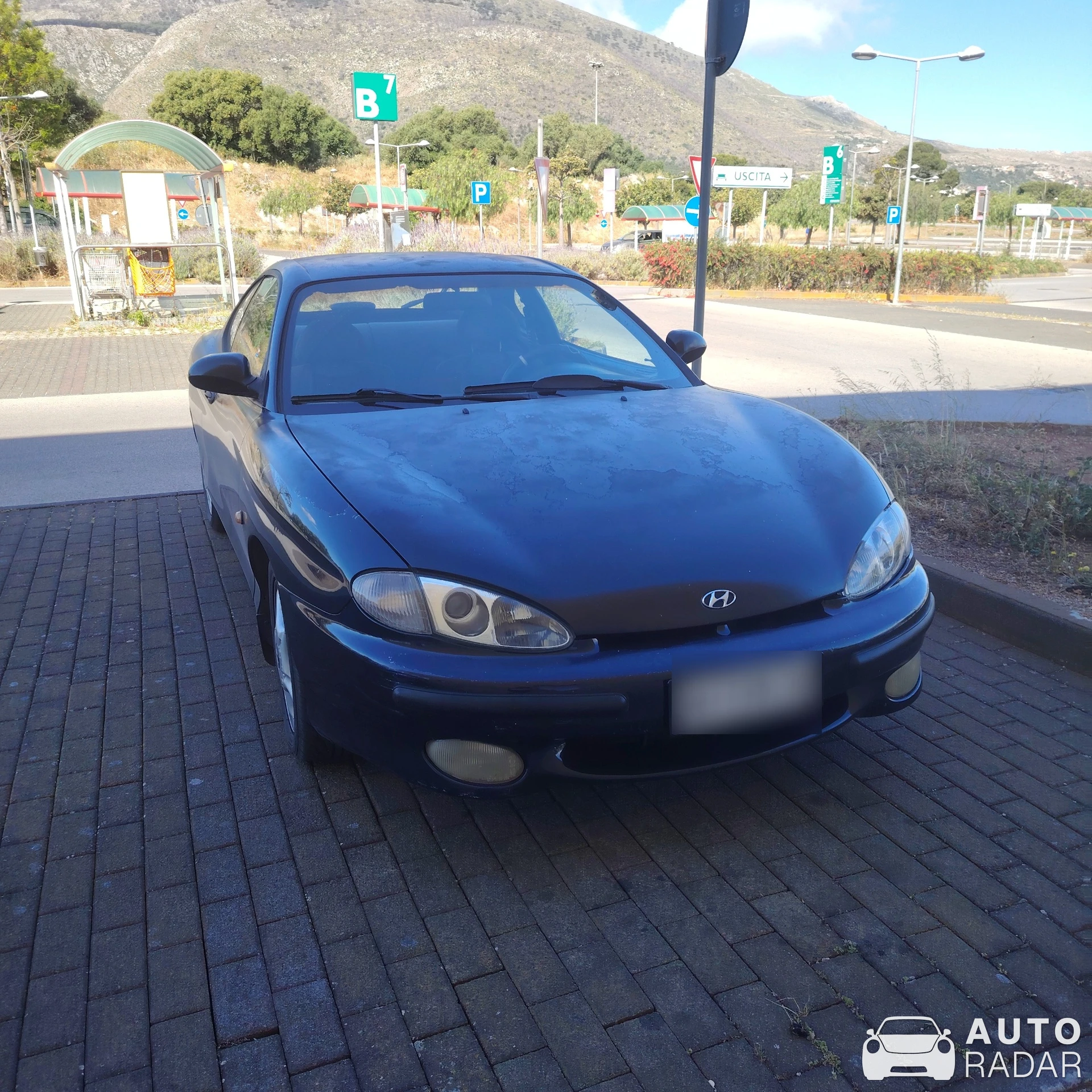 Hyundai Coupé 2000 spotted in Palermo