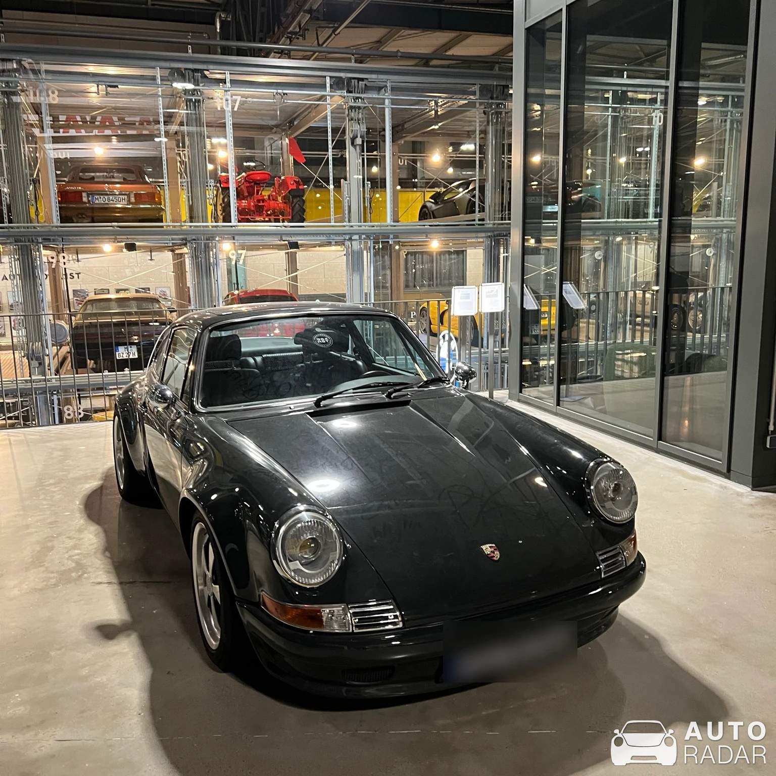 Porsche 964 Carrera spotted in München, Deutschland