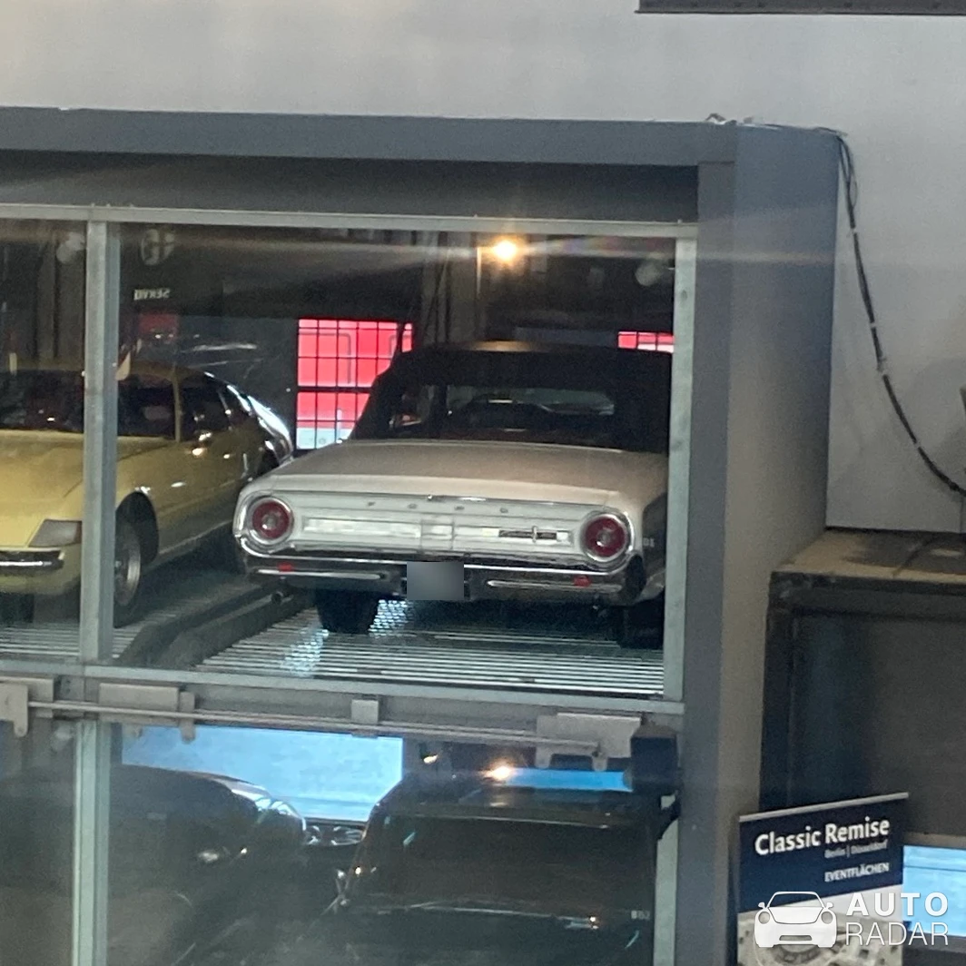 Ford Galaxie 500 Convertible spotted in Düsseldorf, Deutschland