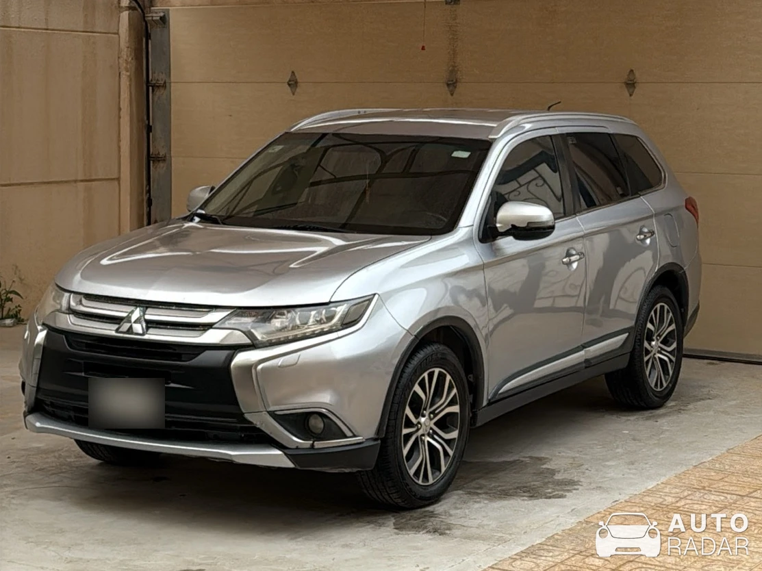 Mitsubishi Outlander spotted in Al Jubayl