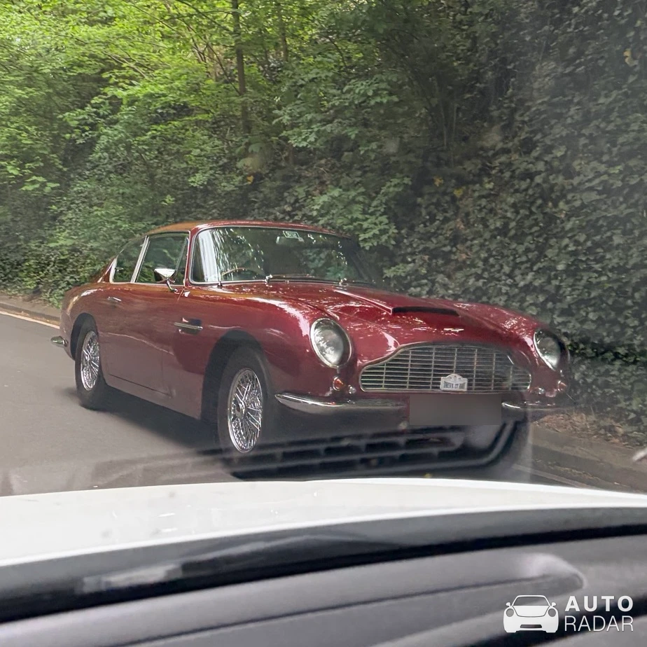 Aston Martin DB6 MKI spotted in Bristol
