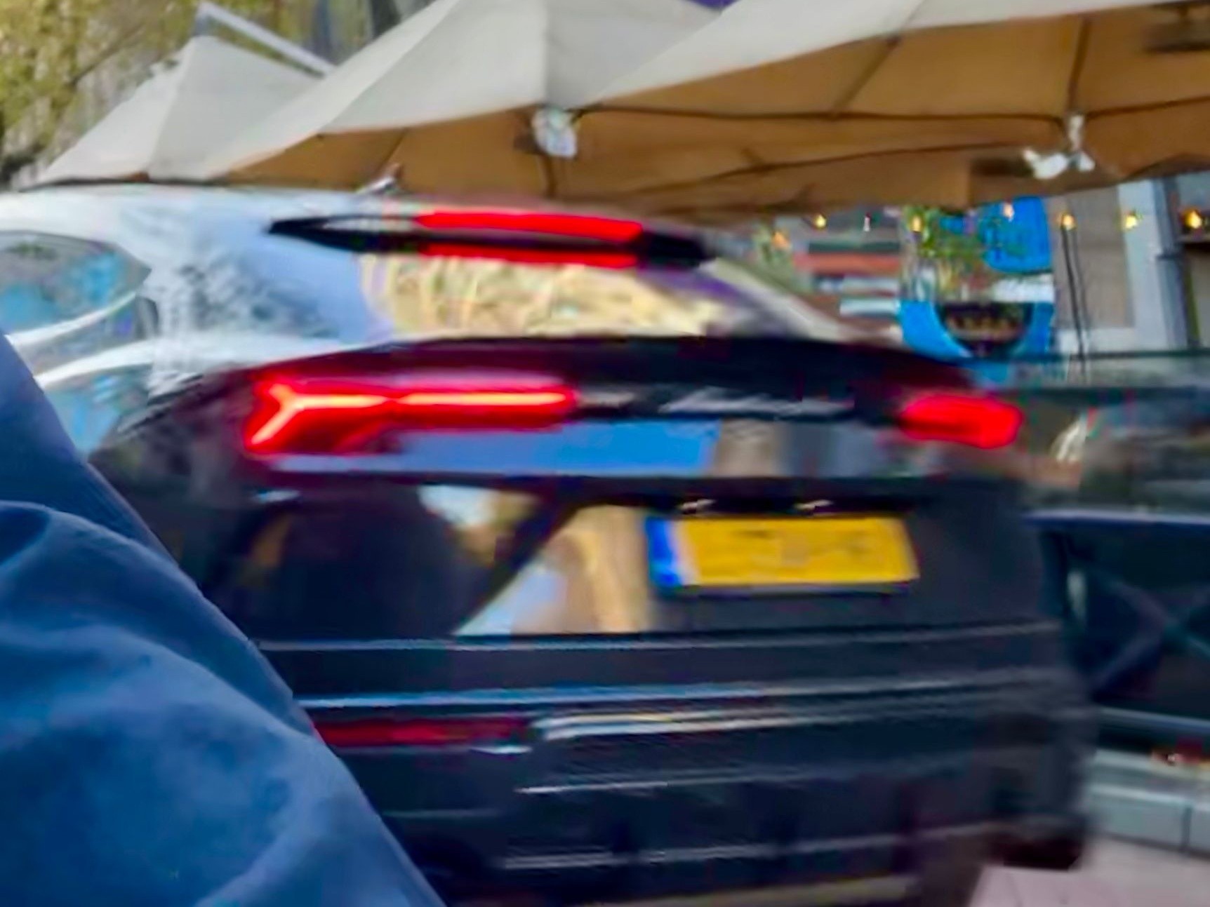 Lamborghini Urus Black Fox