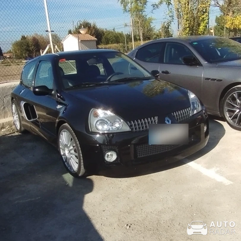 Renault Clio V6 Phase II spotted in Granada, España