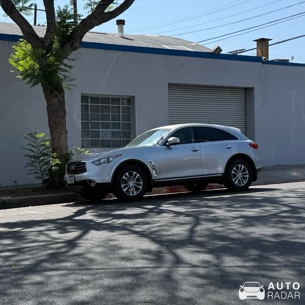 Infiniti QX60 spotted in West Hollywood, United States