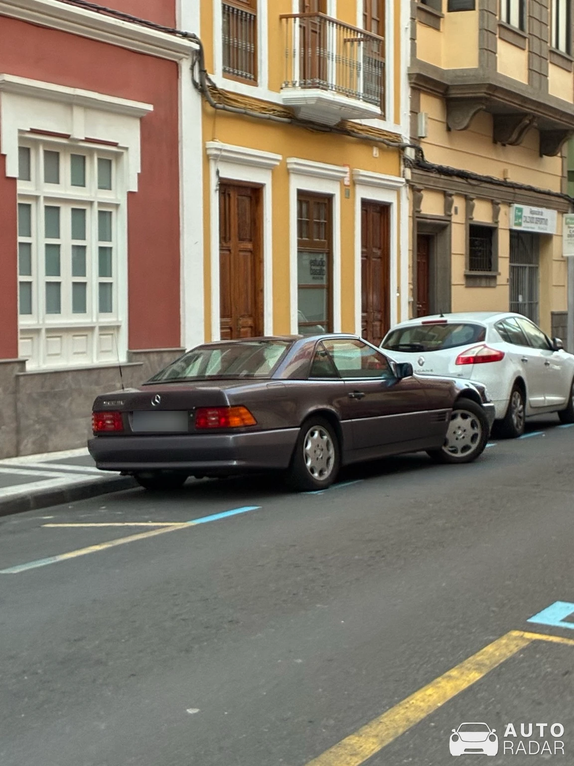 Mercedes-Benz 300SL-24 R129 spotted in Las Palmas de Gran Canaria