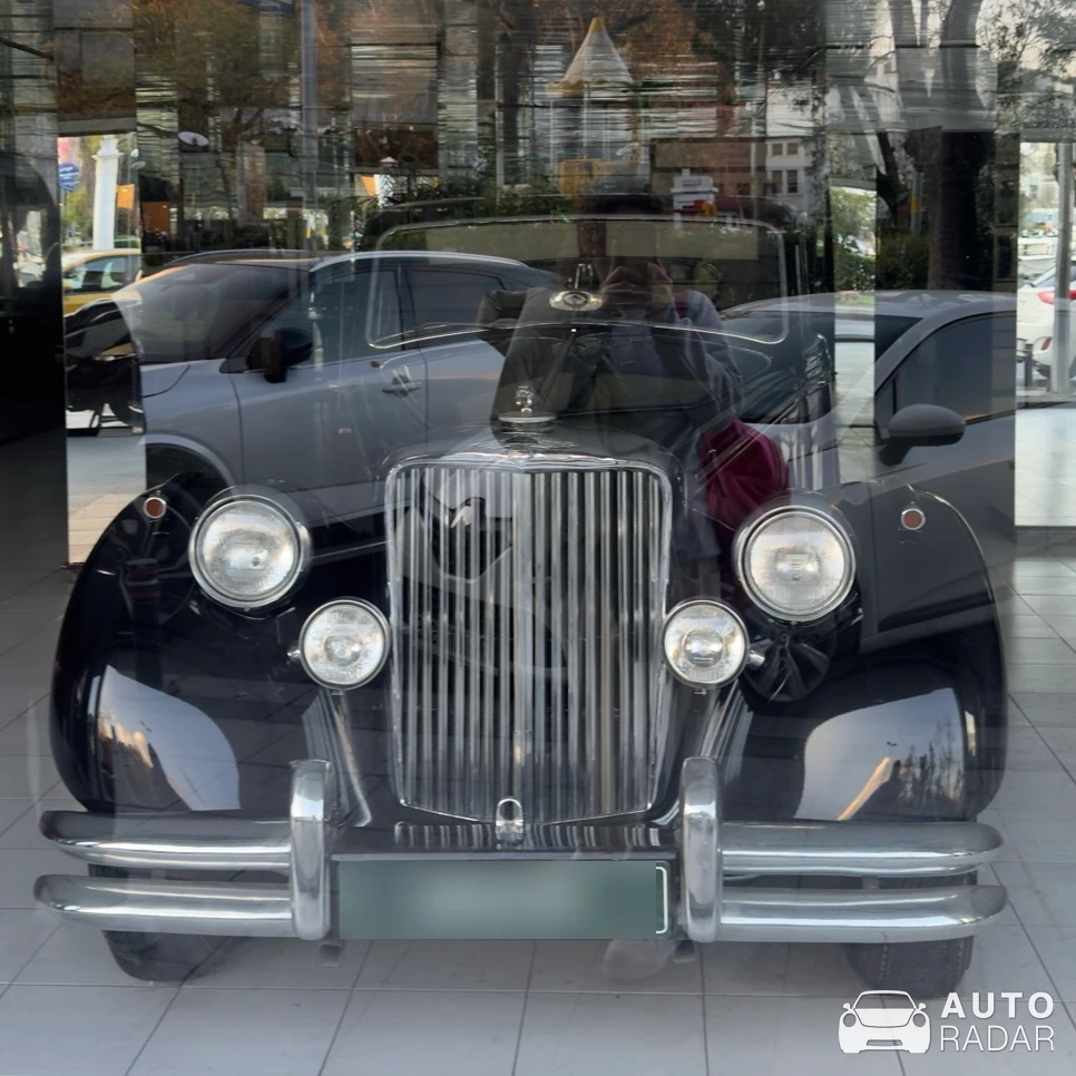 Jaguar Mark V spotted