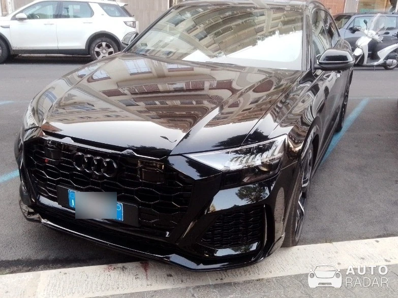 Audi RS Q8 spotted in Bari, Italy