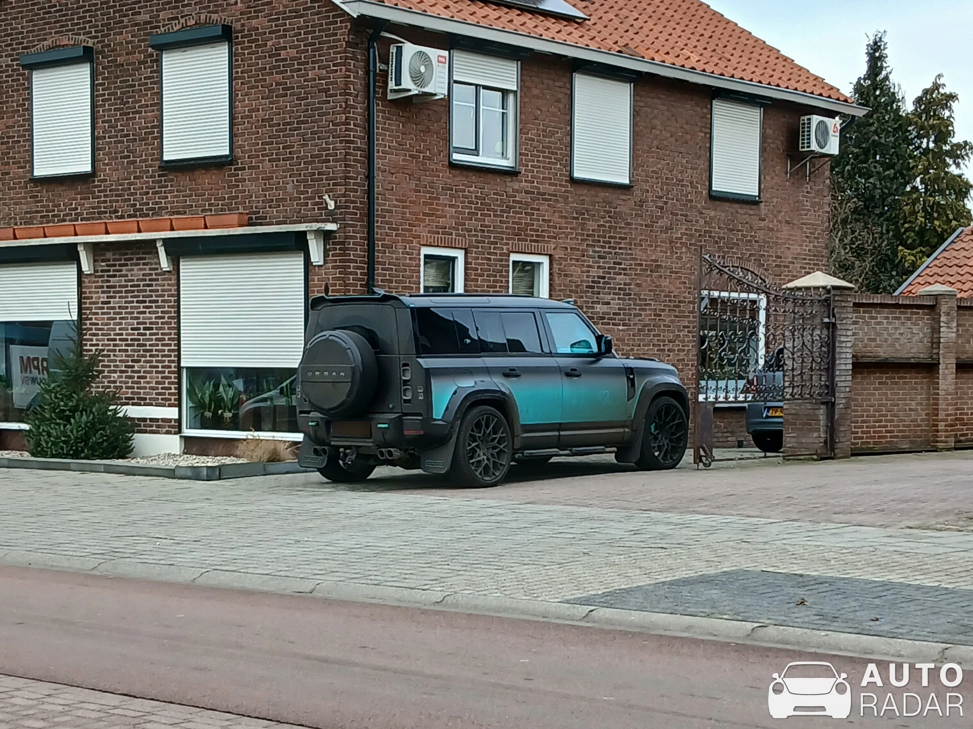 Land Rover Defender Urban XRS spotted in Gaanderen, Netherlands