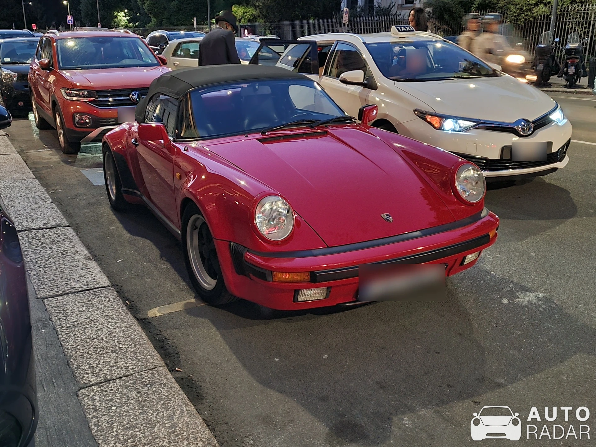 Porsche 930 Speedster spotted in Milano