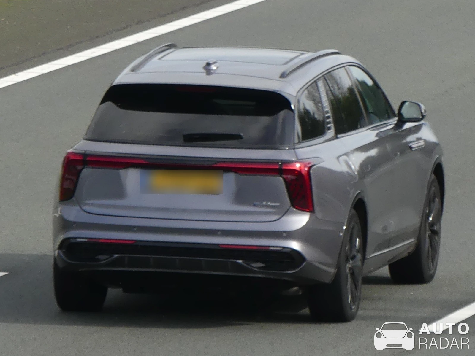 Hongqi E-HS9 spotted in Bunnik, Netherlands
