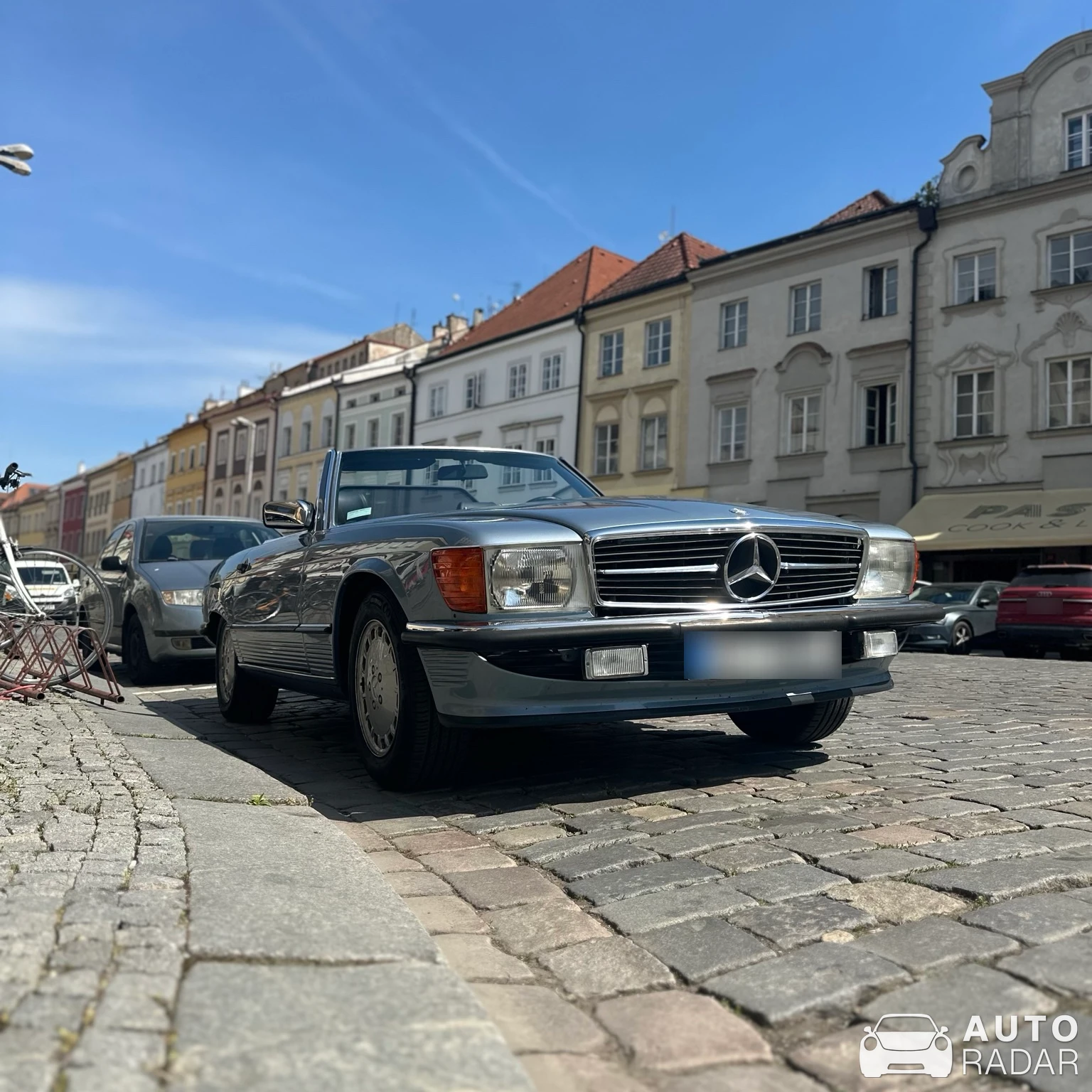 Mercedes-Benz 560 SL spotted