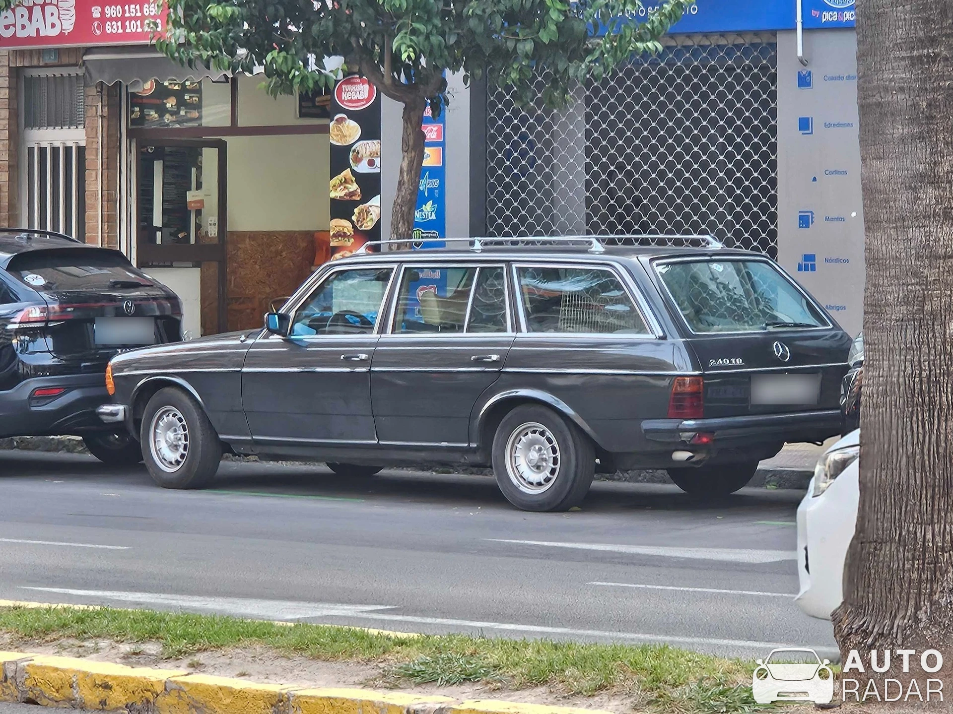 Mercedes-Benz 240 TD W123 spotted in Cullera