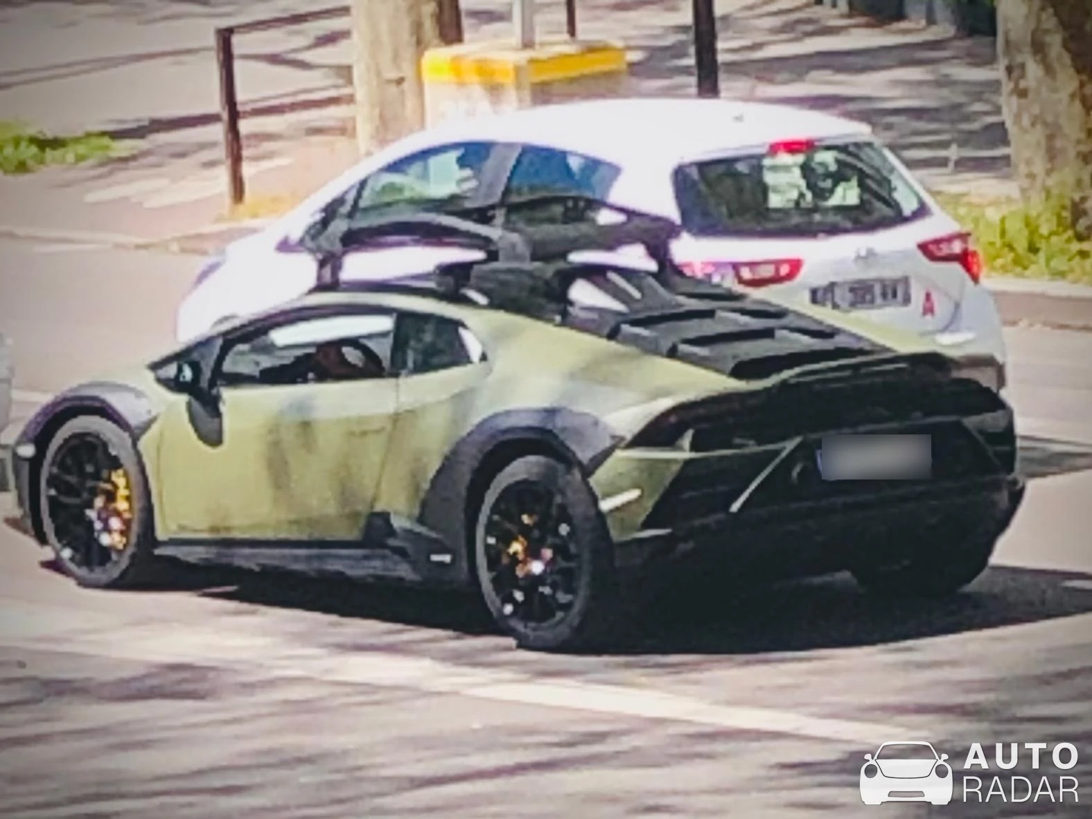 Lamborghini Huracán LP610-4 Sterrato spotted in Boulogne-Billancourt, France