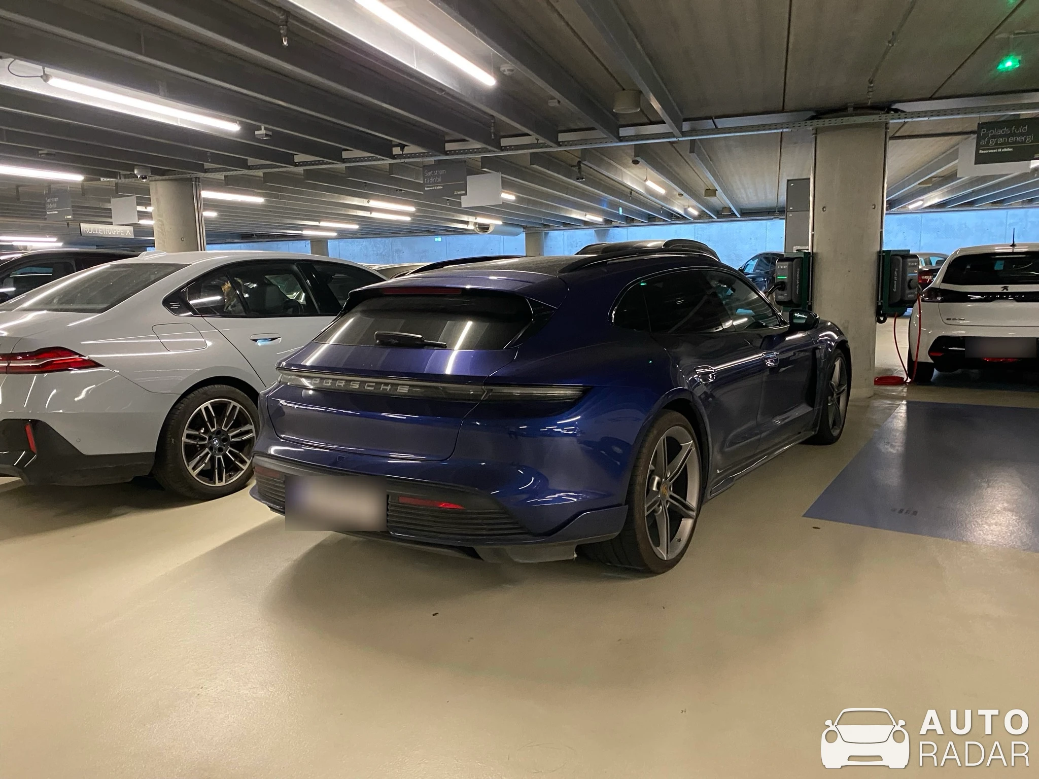 Porsche Taycan Turbo Sport Turismo spotted in København, Dinamarca