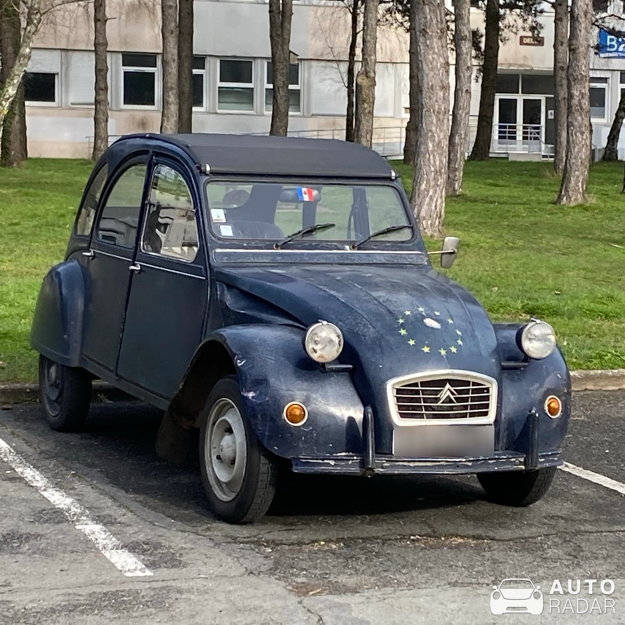 Citroën 2CV spotted in Poitiers, France