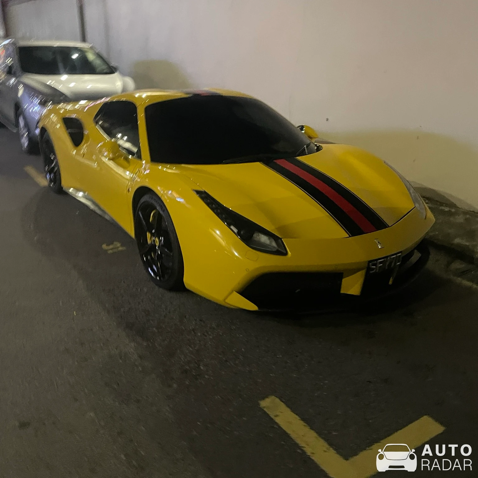 Ferrari 488 GTB spotted in Singapore, Singapur