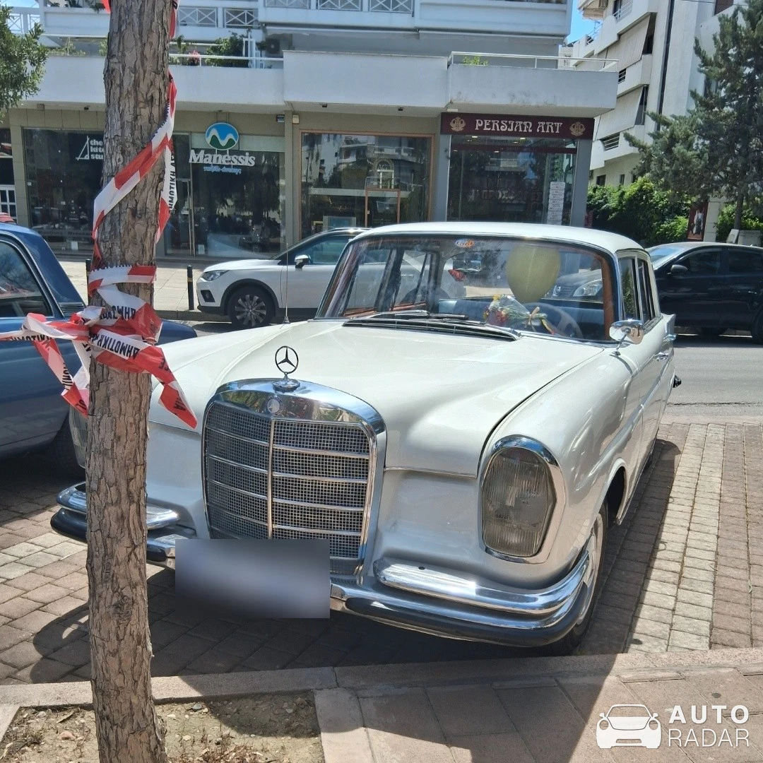 Mercedes-Benz 230 S spotted in Glyfada, Greece