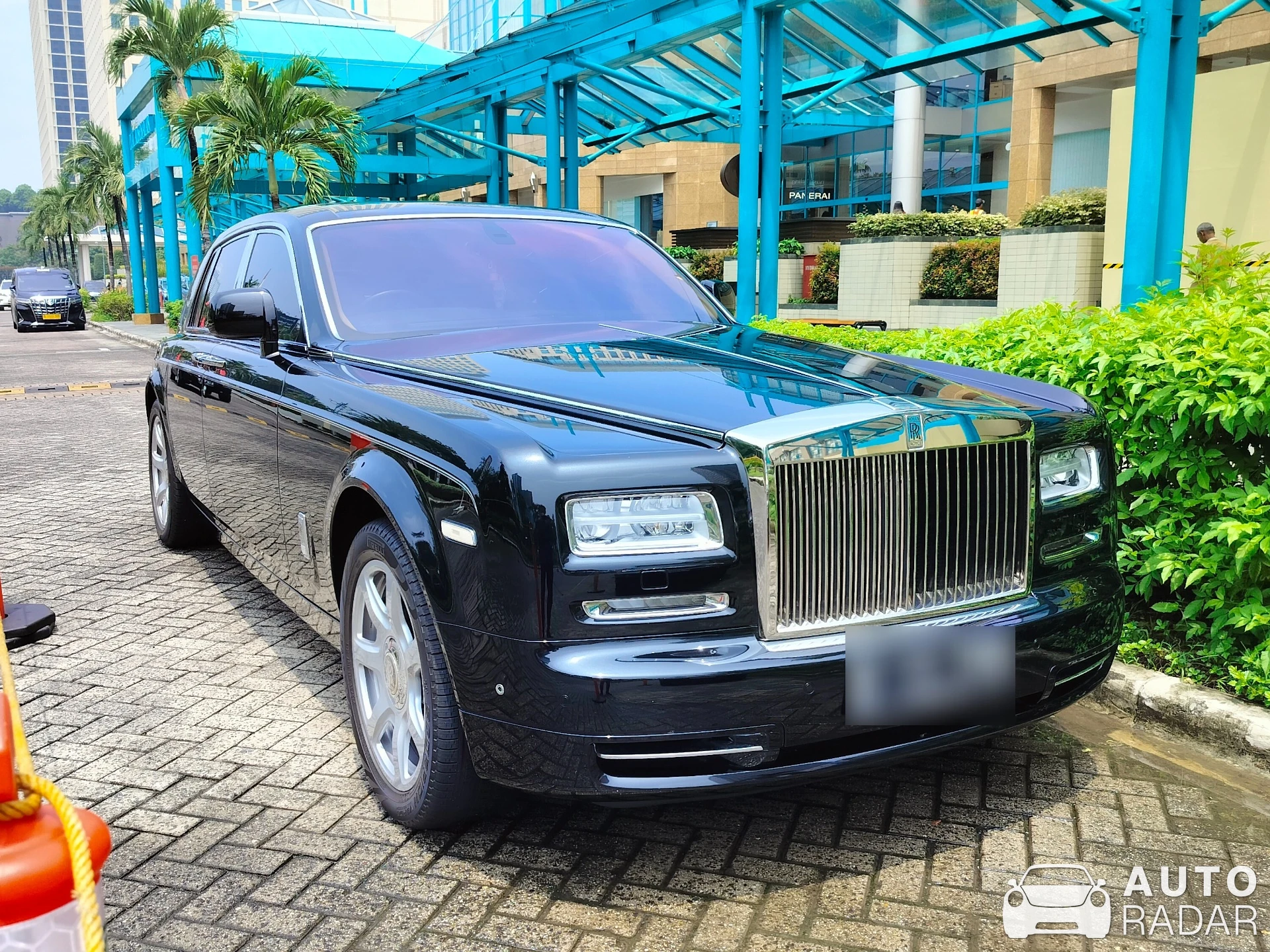 Rolls-Royce Phantom VII spotted in Kota Jakarta Pusat, Indonesia