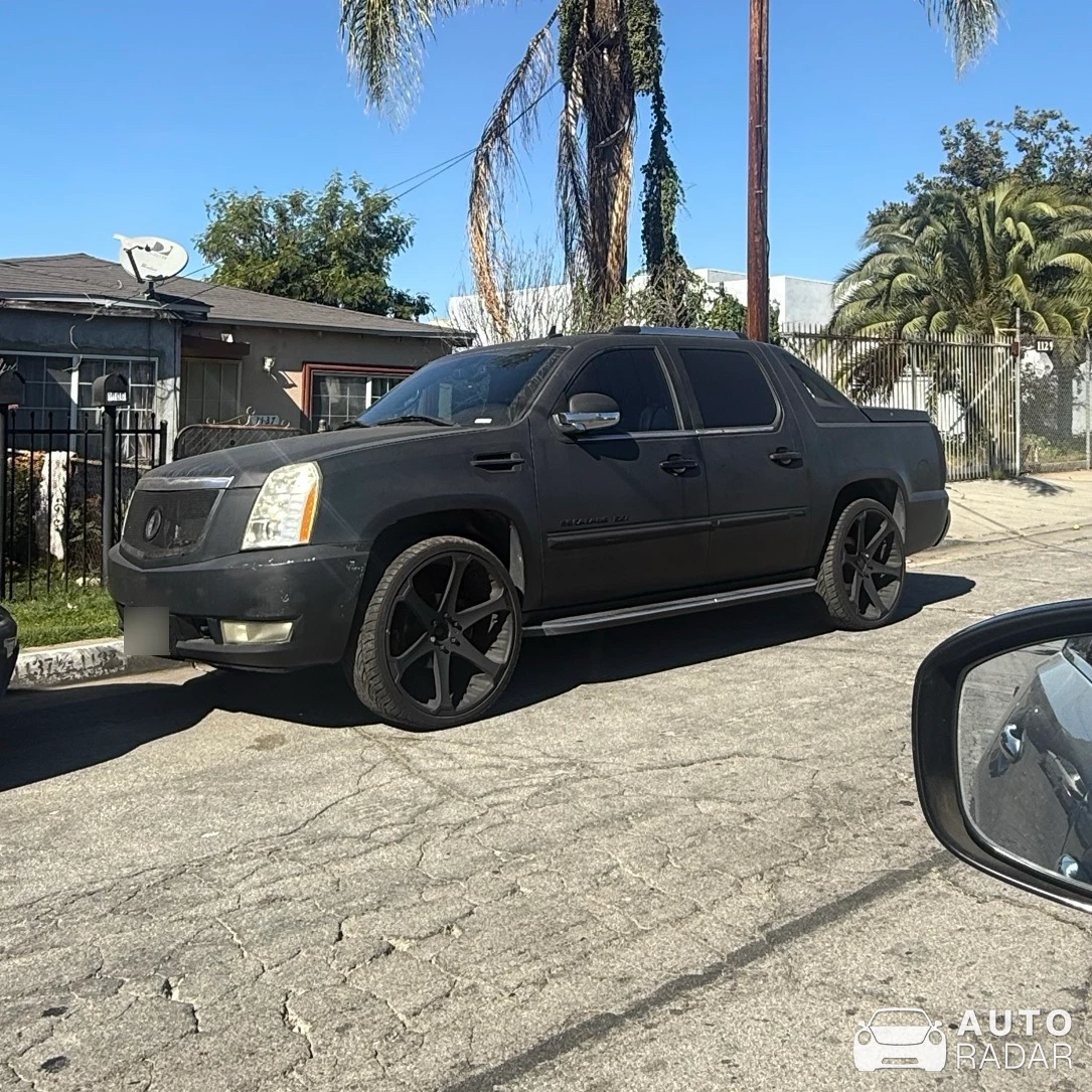Cadillac Escalade EXT spotted in Montebello