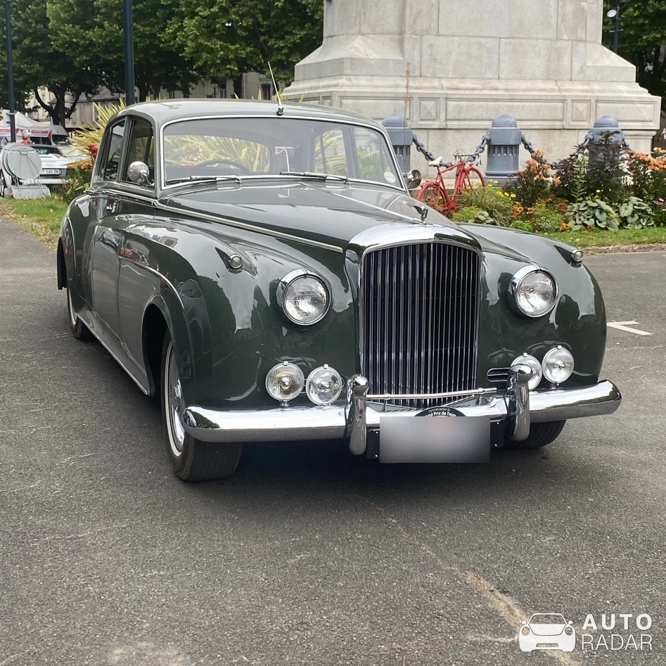 Bentley Continental S2 spotted in Chinon